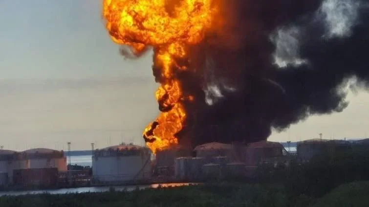 Пожежа на нафтобазі ЛУКОЙЛ у Ставропольському краї після удару дронів