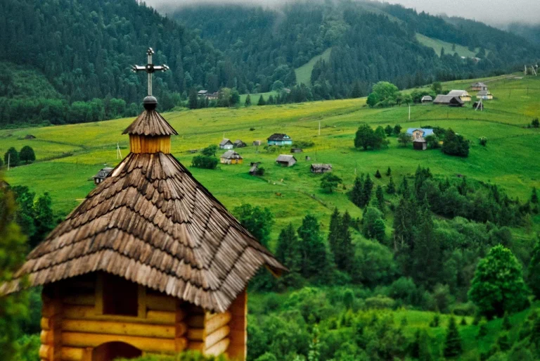 Дземброня — найвище село України в Карпатах