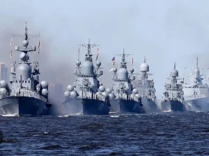 Російські військові кораблі стратегічного флоту в бойовій готовності