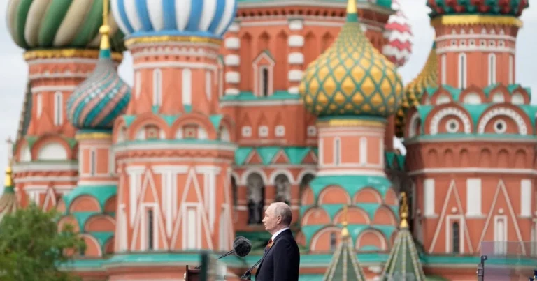 Кремль заявив про готовність до переговорів: названо умову Путіна