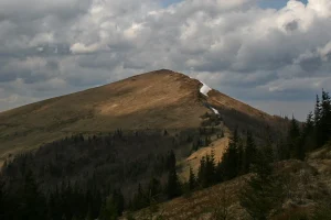 Парашка: гора легенд і маршрути в Карпатах
