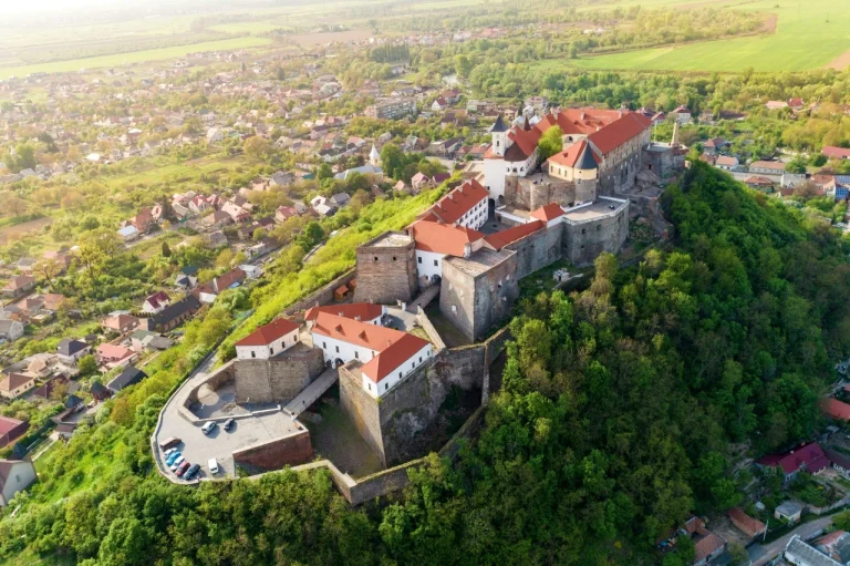 Перечин: перлина Закарпаття з багатою історією та сучасним розвитком