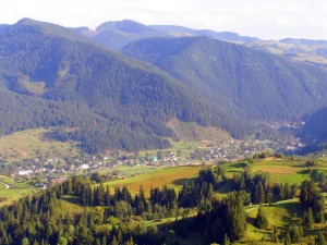 Село Яблуниця: карпатська перлина на історичному перевалі