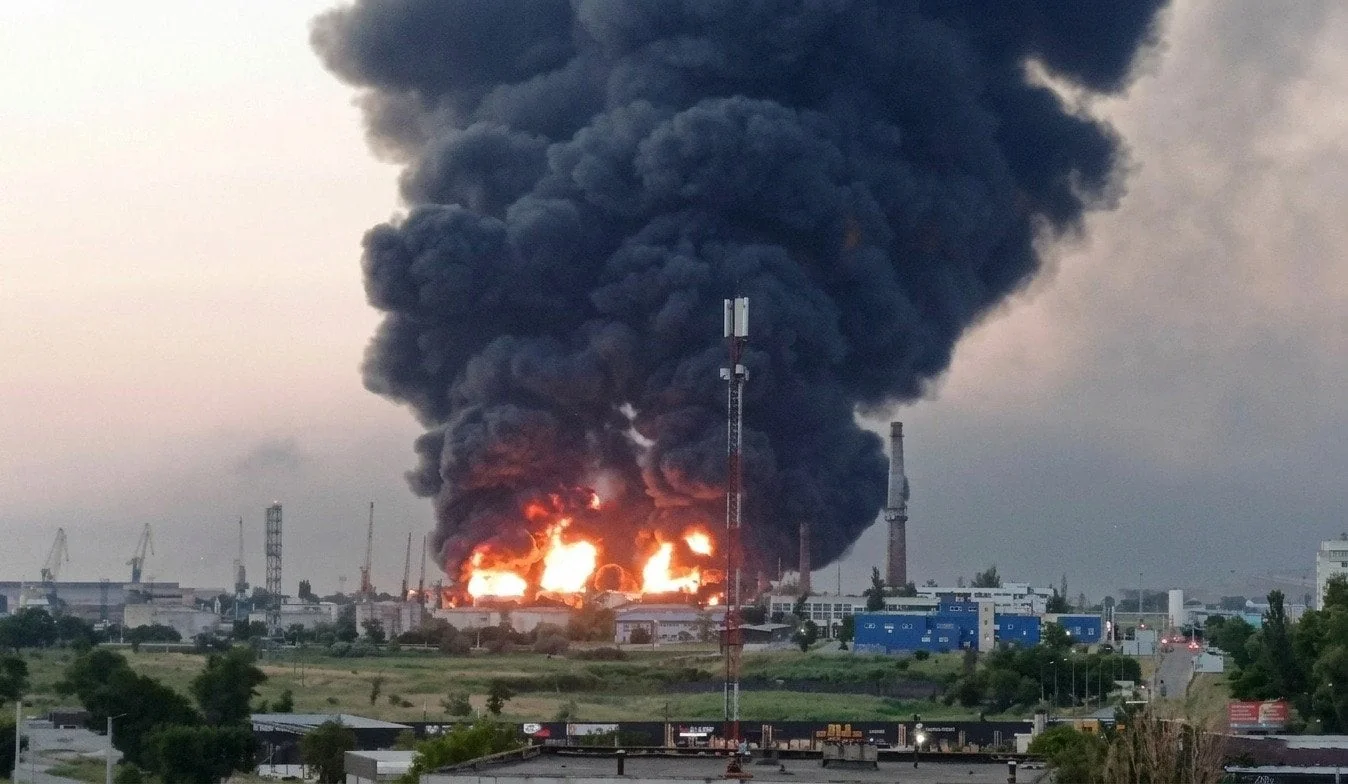 Пожежа на нафтобазі в Ставропольському краї після атаки дронів